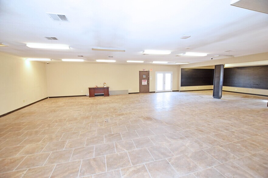 More Photos Of 302 Industrial Ave, Odessa Warehouse For Sale