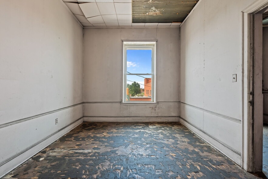 More Photos Of 101-105 S Scales St, Reidsville Storefront Retail Office For Sale