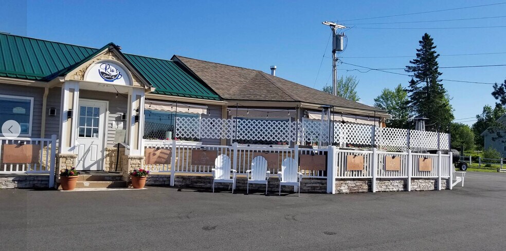 More Photos Of 357 W Main St, Searsport Freestanding For Sale