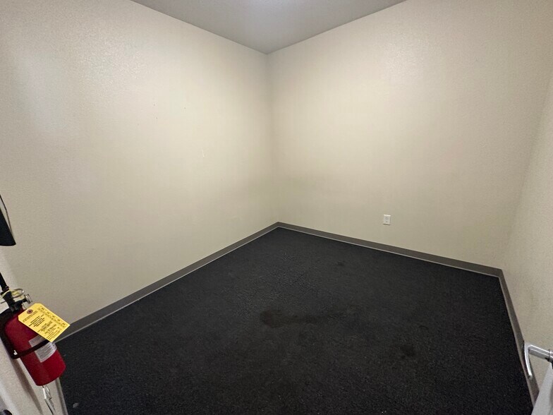 More Photos Of 8700 S County Road 1210, Midland Manufacturing For Sale