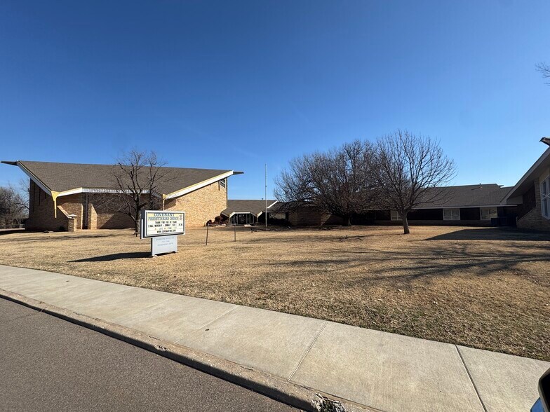 Primary Photo Of 10100 Ridgeview Dr, The Village Specialty For Sale