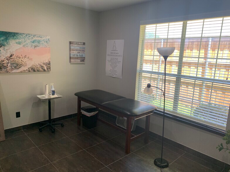 More Photos Of 2920 Inwood Rd, Dallas Office For Sale