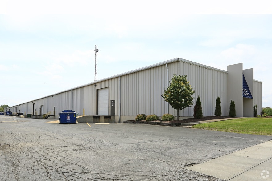More Photos Of 13921-13981 W Parkway, Cleveland Warehouse For Lease