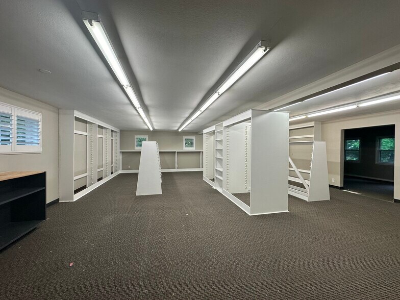 More Photos Of 5900 E Seneca Tpke, Jamesville Freestanding For Sale