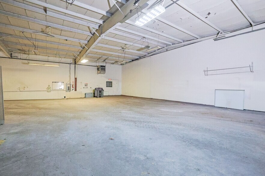 More Photos Of 97 N Clinton St, Poughkeepsie Light Manufacturing For Sale