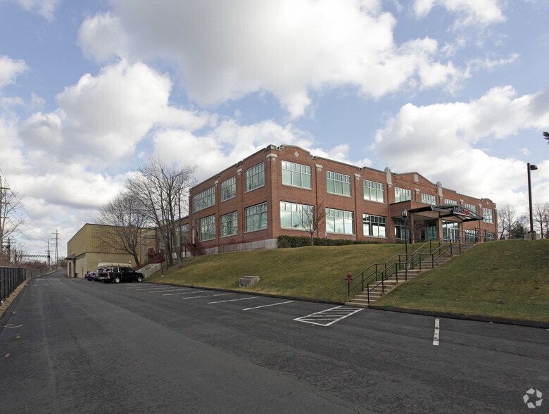 More Photos Of 88-112 Hamilton Ave, Stamford Warehouse For Lease