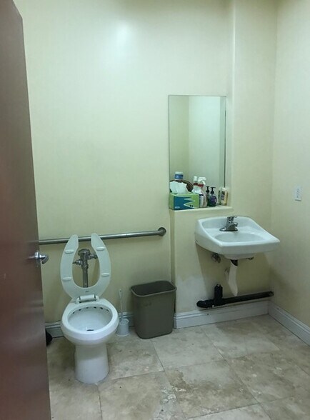 More Photos Of 1220 251st St, Harbor City Warehouse For Lease