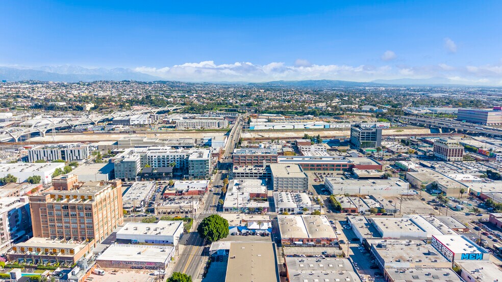 More Photos Of 1948 E 7th St, Los Angeles Bar For Lease