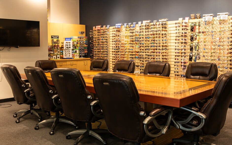 More Photos Of 4454-4458 S 67th St, Omaha Distribution For Lease