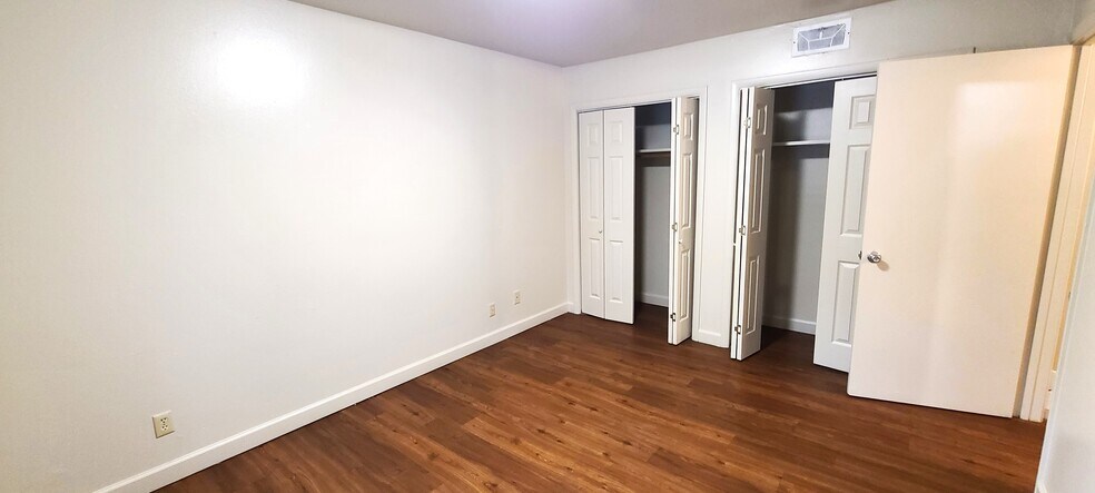 More Photos Of 1114-1128 E 9th St, Russellville Apartments For Sale