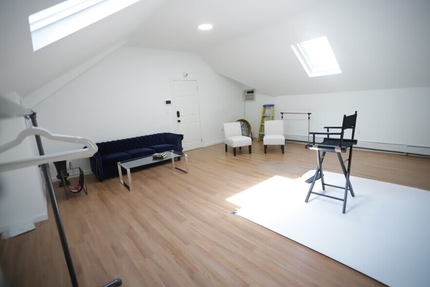 More Photos Of 170 Moore St, Brooklyn Service For Sale