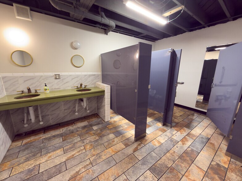 More Photos Of 502 SE Main St, Simpsonville Storefront Retail Office For Sale