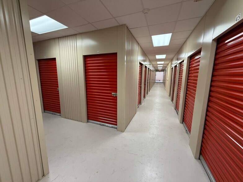 More Photos Of 211B Johnny Mercer Blvd, Savannah Self Storage For Sale