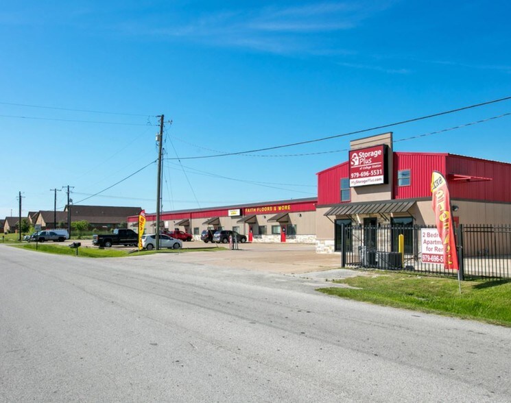 More Photos Of 11990 Old Wellborn Rd, College Station Self Storage For Lease