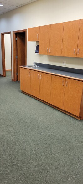 More Photos Of 1410-1420 W State St, Alliance Medical For Sale