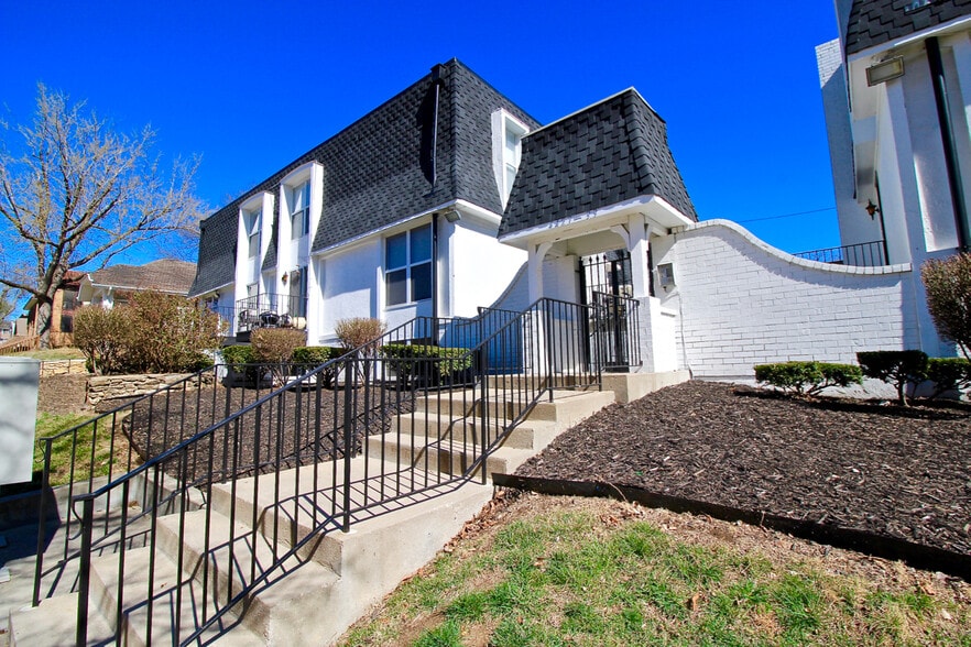 More Photos Of 4427-4433 Holly St, Kansas City Apartments For Sale