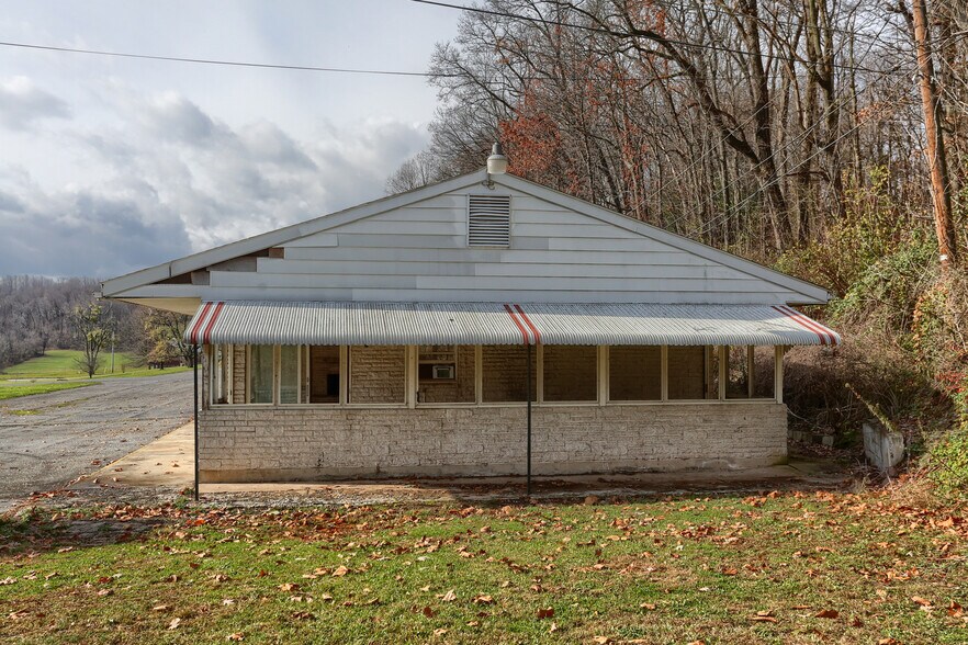 More Photos Of 4221 Stiegel Pike, Newmanstown Hotel For Sale