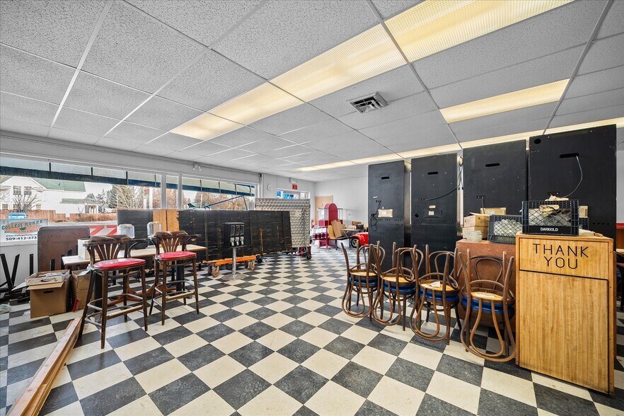 More Photos Of 120-124 E Crawford St, Deer Park Freestanding For Sale