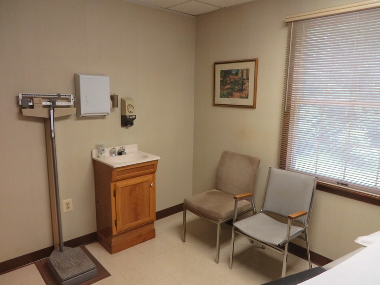 More Photos Of 1130 US Highway 202 S, Raritan Medical For Sale