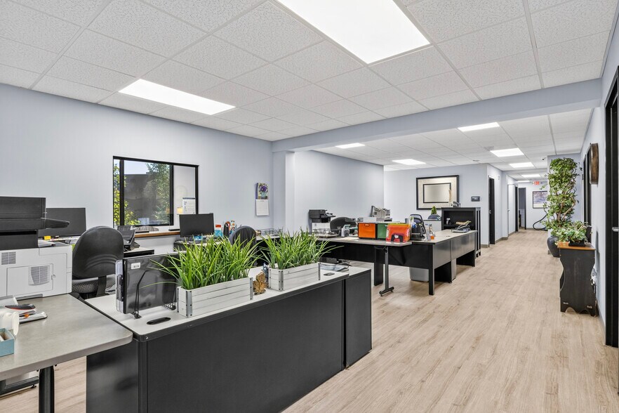 More Photos Of 160 Prosperous Pl, Lexington Medical For Sale
