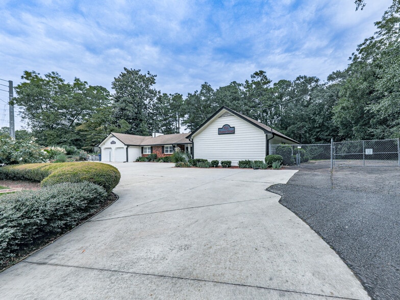 More Photos Of 3605 Shallowford Rd, Marietta Healthcare For Sale