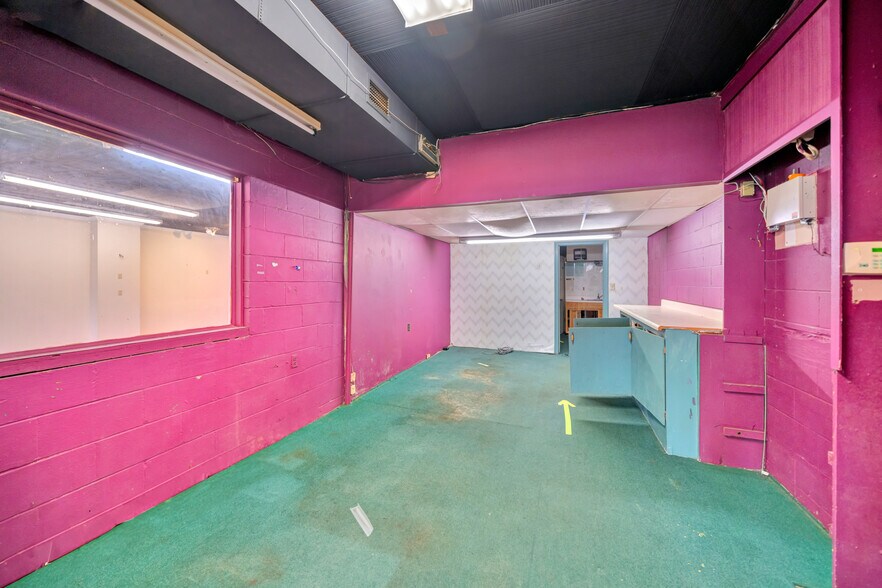 More Photos Of 10509 Dixie Hwy, Louisville Freestanding For Lease