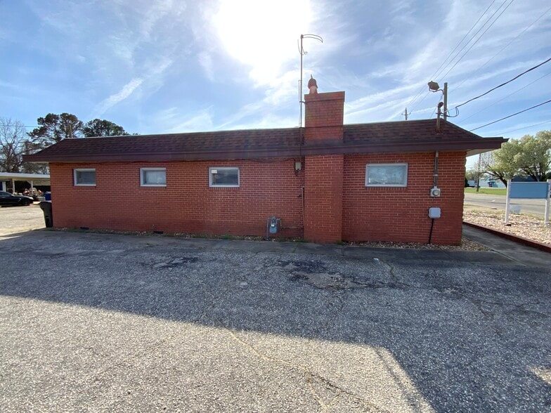 More Photos Of 801 Erwin Rd, Dunn Office For Sale