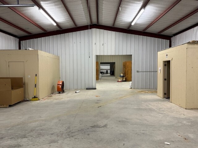 More Photos Of 120 Cartwright Park Rd, Weatherford Warehouse For Lease