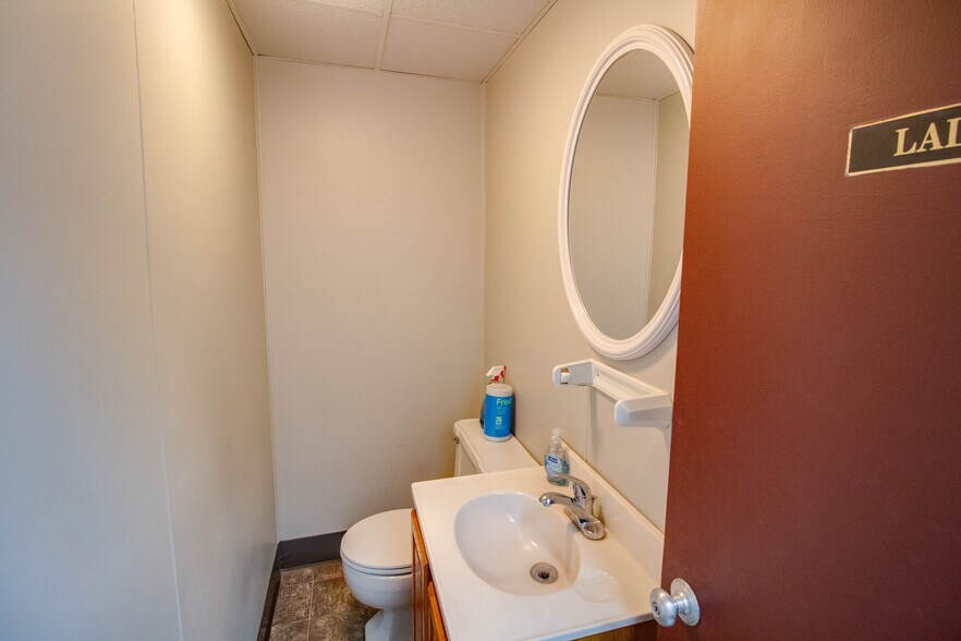 More Photos Of 344 St Louis ave, East Alton Office For Sale