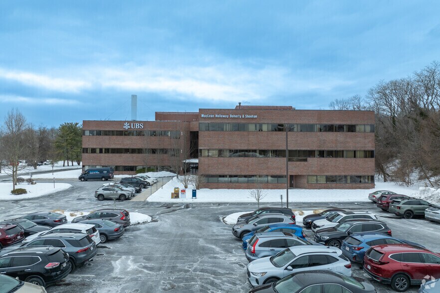 More Photos Of 8 Essex Center Dr, Peabody Office For Lease