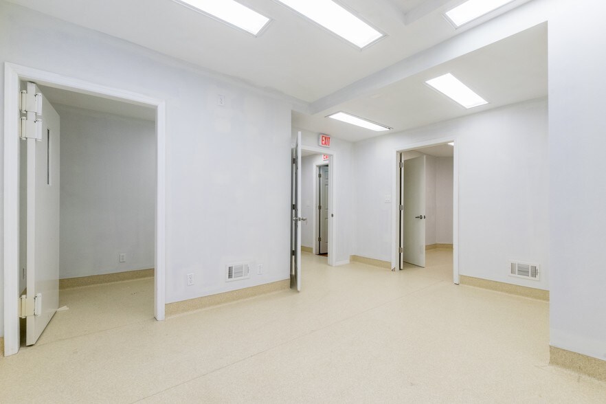 More Photos Of 2735 Henry Hudson Pkwy, Bronx Medical For Lease