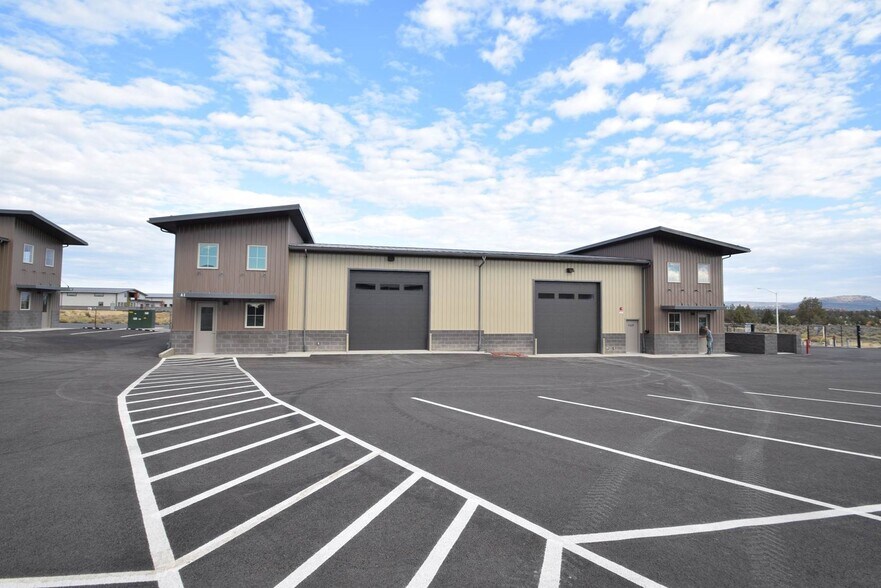 More Photos Of 1051 SW Layton Ct, Prineville Warehouse For Sale