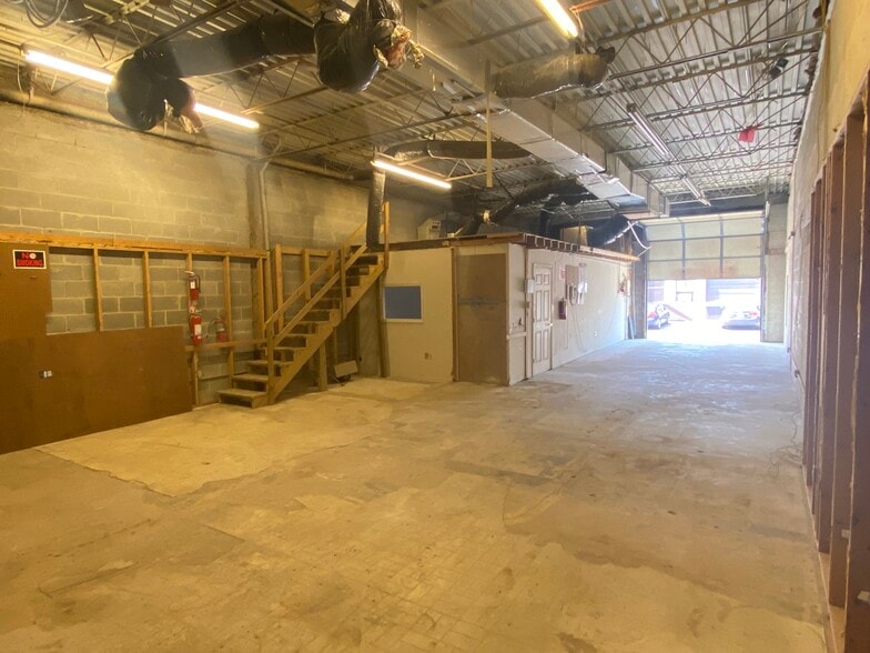 More Photos Of 7527 Gary Rd, Manassas Warehouse For Sale