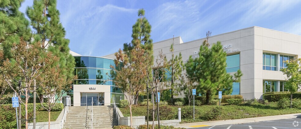 More Photos Of 1552 Eureka Rd, Roseville Unknown For Lease