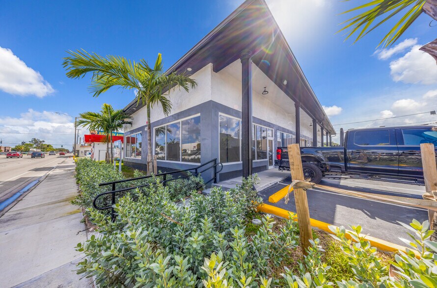 More Photos Of 4030 Pembroke Rd, Hollywood Freestanding For Sale