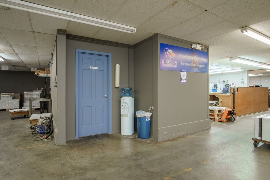 More Photos Of 611 S Mobberly Ave, Longview Flex For Sale