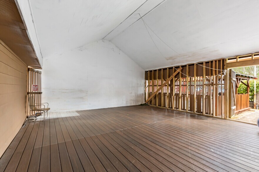 More Photos Of 827 Casey St, Channelview Flex For Sale