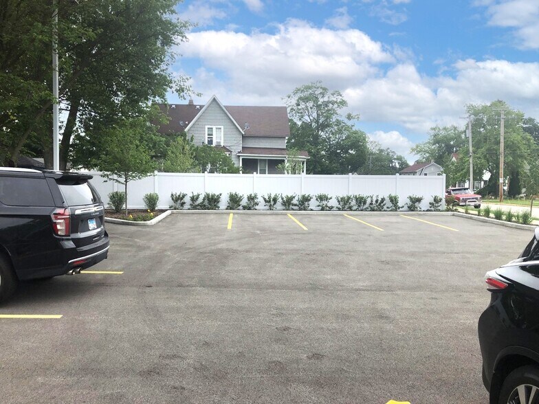 More Photos Of 721 Dundee Ave, Elgin Office For Lease