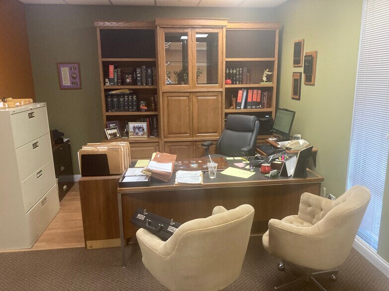 More Photos Of 85 Market St, Elgin Office For Sale