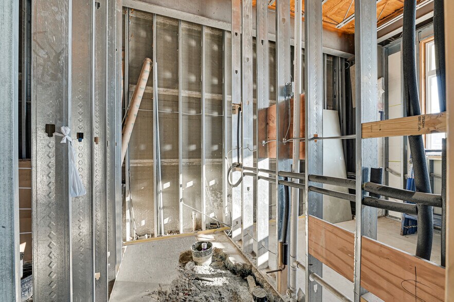 More Photos Of 1511 W 12th St, Houston Office For Sale