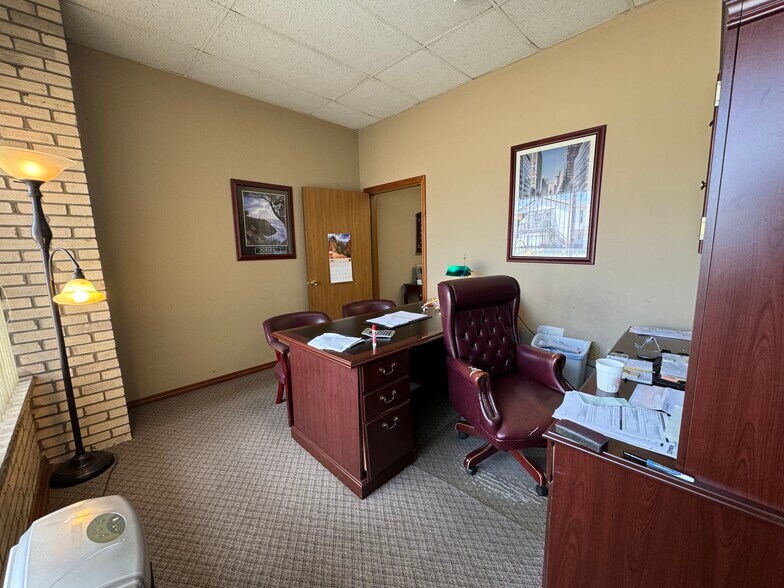 More Photos Of 208 Solida Rd, South Point Office For Sale