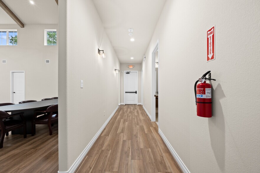 More Photos Of 19151 Oak Canyon Dr, Conroe Coworking Space