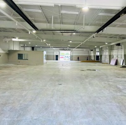 More Photos Of 32000 Ford Rd, Garden City Warehouse For Lease
