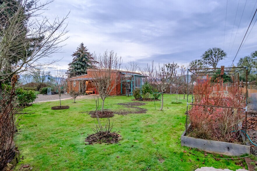 More Photos Of 909 Curry Rd, Roseburg Specialty For Sale