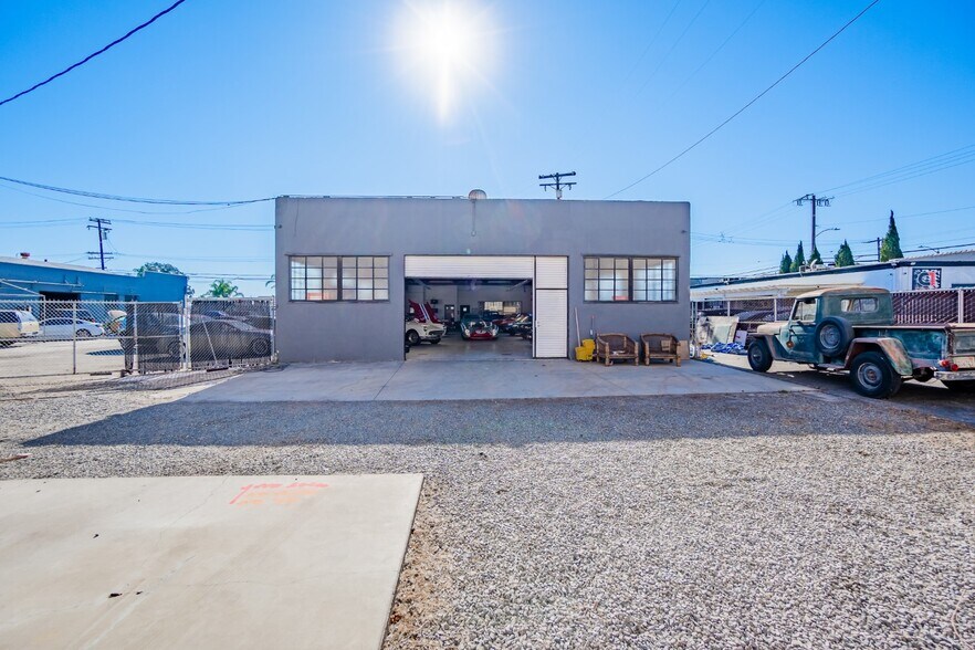 More Photos Of 110-118 E 16th St, Costa Mesa Industrial For Sale