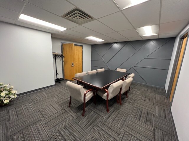 More Photos Of 31 W Downer Pl, Aurora Office For Lease
