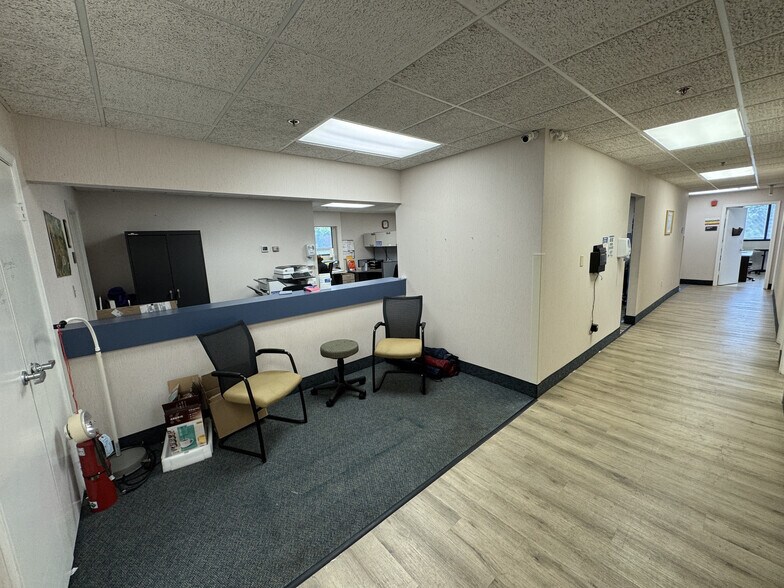 More Photos Of 560 Riverside Dr, Salisbury Medical For Sale