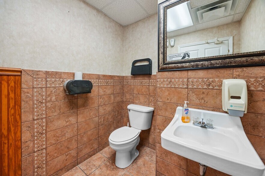 More Photos Of 219 E Screven St, Quitman Storefront Retail Office For Sale