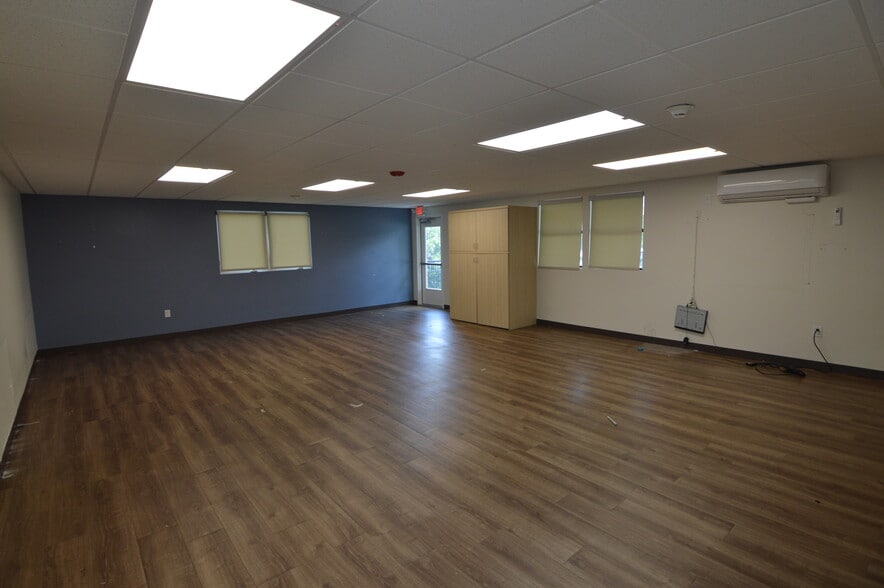 More Photos Of 3427 Northeast Pky, San Antonio Service For Sale