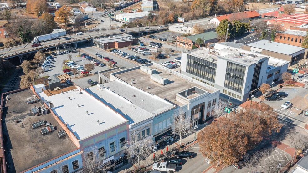 More Photos Of 129 N Main St, Anderson Office For Lease